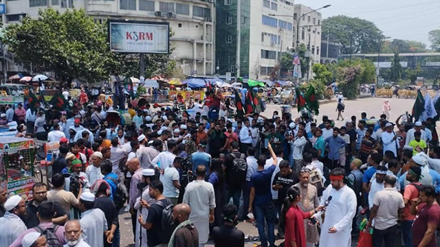 আ.লীগ নিষিদ্ধের দাবিতে শাহবাগে গণজমায়েত। ছবি- সংগৃহীত