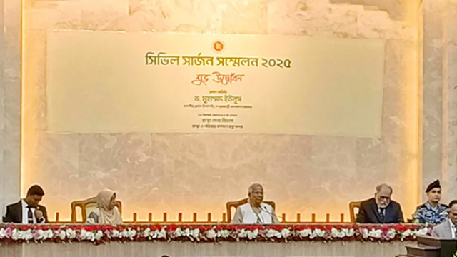 তেজগাঁওয়ে প্রধান উপদেষ্টার কার্যালয়ে সিভিল সার্জন সম্মেলনের উদ্বোধনী অনুষ্ঠানে প্রধান উপদেষ্টা ড. মুহাম্মদ ইউনূস