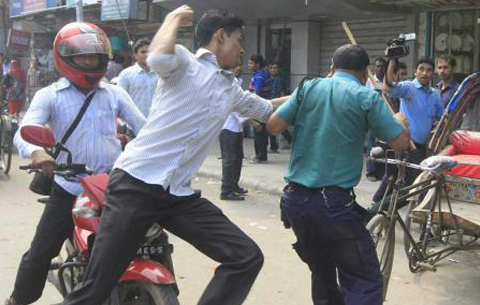 টার্গেটে পুলিশ