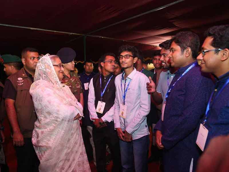 তরুণদের স্বপ্নের বাংলাদেশের কথা শুনলেন প্রধানমন্ত্রী