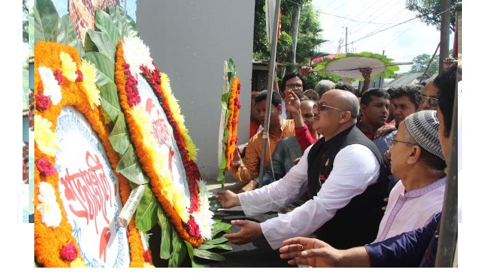  সকাল ৭টায় দলীয় কার্যালয়ে জাতীয় ও দলীয় পতাকা উত্তোলন, বঙ্গবন্ধুর প্রতিকৃতিতে মাল্যদান করেন নেতা-কর্মীরা।