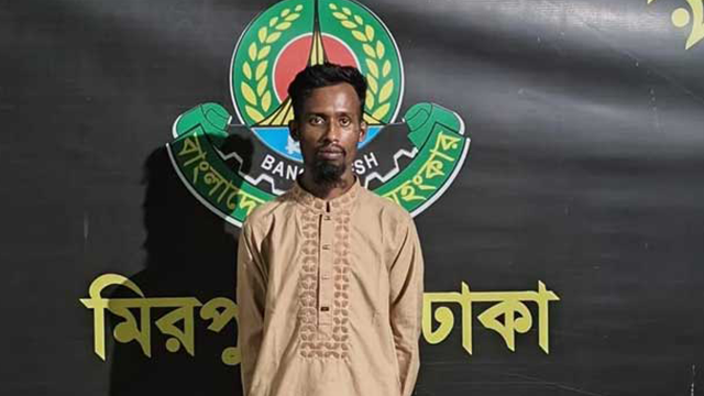 আটক রিল্যাক্স পরিহনের চালক সোহেল। ছবি : সংগৃহীত