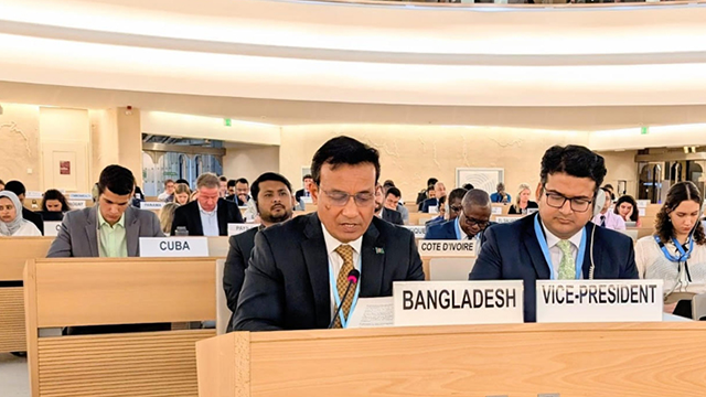 বক্তব্য দিচ্ছেন জেনেভায় জাতিসংঘে নিযুক্ত বাংলাদেশের স্থায়ী প্রতিনিধি রাষ্ট্রদূত তারেক মো. আরিফুল ইসলাম