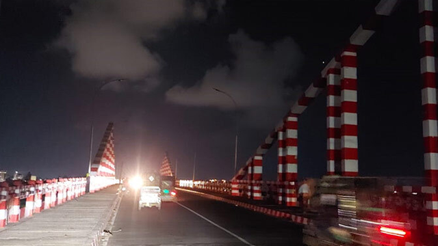বাতি না থাকায় সন্ধ্যার পর থেকে অন্ধকারাচ্ছন্ন থাকে দৃষ্টিনন্দন কক্সবাজার-খুরুশকুল সংযোগ সেতু