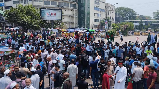 শাহবাগে আন্দোলনকারীদের অবস্থান