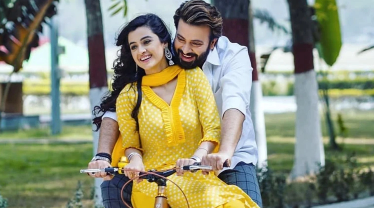 ‘অন্তরাত্মা’ সিনেমায় শাকিব খান ও কলকাতার অভিনেত্রী দর্শনা বণিক। ছবি: সংগৃহীত