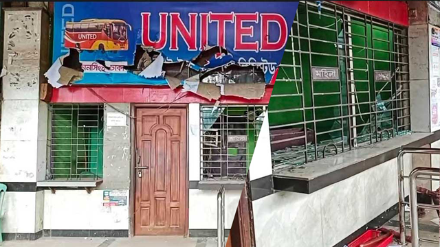 ময়মনসিংহে নগরের মাসকান্দা বাসস্ট্যান্ডে ‘ইউনাইটেড বাস’ সার্ভিসের টিকিট কাউন্টার ভাঙচুর। ছবি : সংগৃহীত