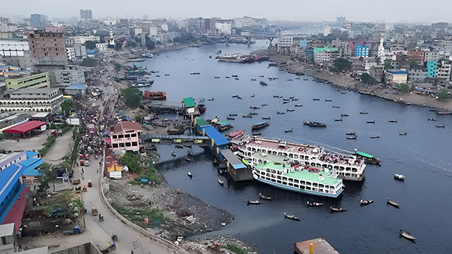 বুড়িগঙ্গা নদীর তীরভূমি। ছবি- সংগৃহীত