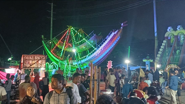 আনন্দ মেলার আড়ালে চলছে রমরমা জুয়ার আসর ও মাদক ব্যবসা