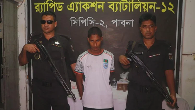 আটক সবুজ হোসেন।
