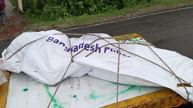 উদ্ধার করা মরদেহ। ছবি: সংগৃহীত