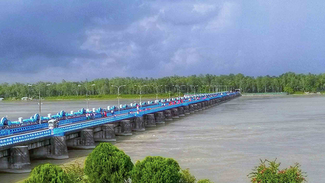 তিস্তা ব্যারাজের জলকপাট।