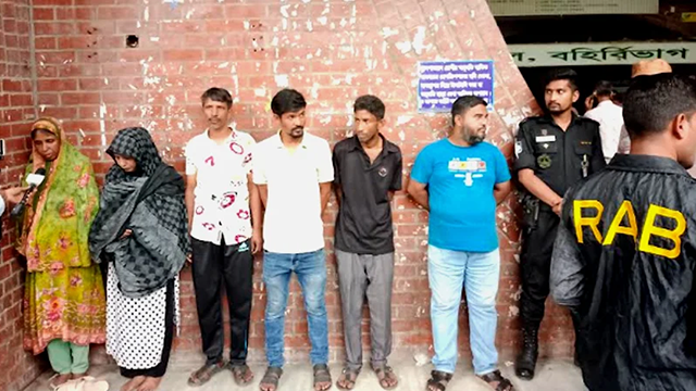 অভিযানে গ্রেফতার দালাল চক্রের ৬ সদস্য।