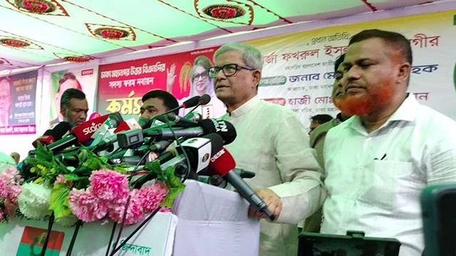 বিএনপির সদস্যপদ নবায়ন কার্যক্রমের উদ্বোধনী অনুষ্ঠানে মহাসচিব মির্জা ফখরুল ইসলাম আলমগীর।