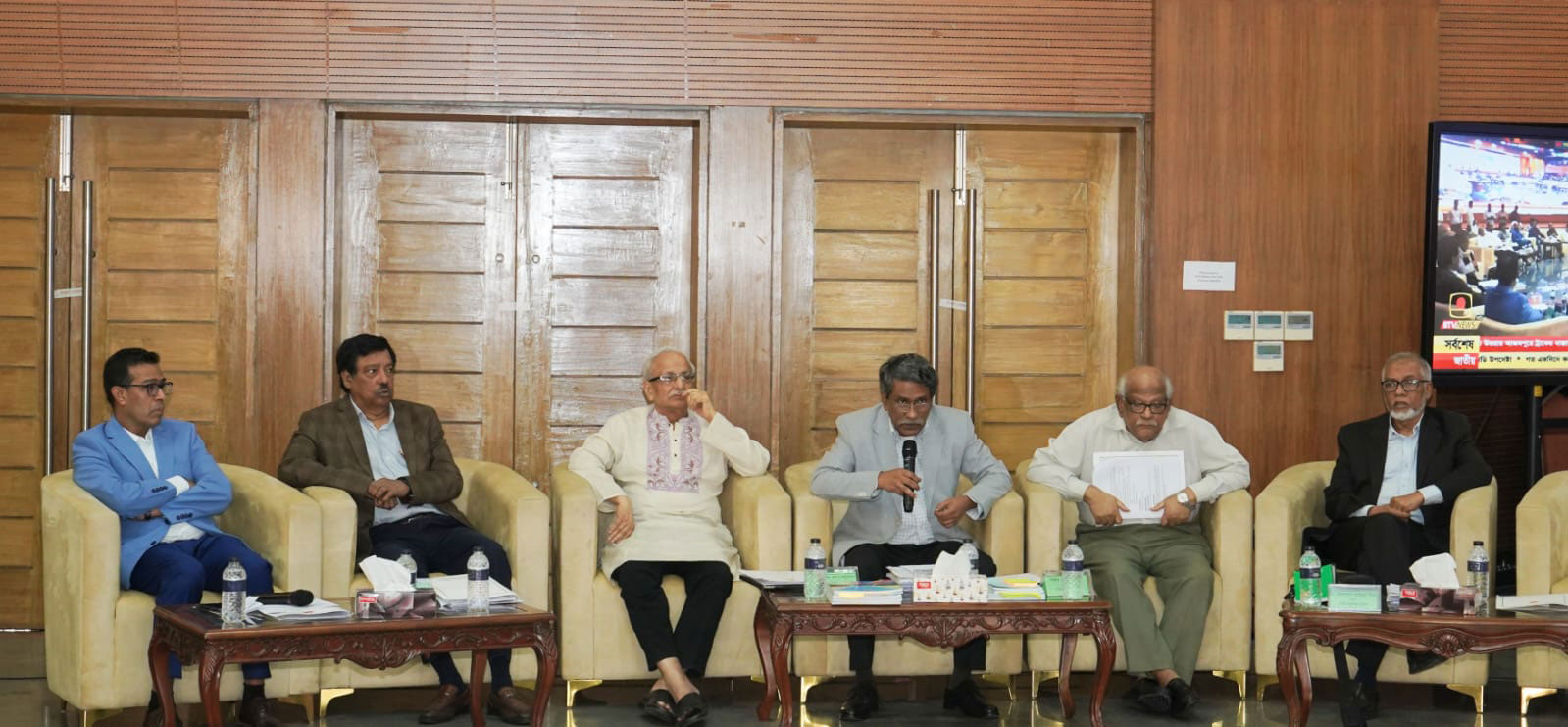 রাজনৈতিক দলগুলোর সঙ্গে দ্বিতীয় ধাপের সংলাপের সপ্তম দিনে কথা বলছেন আলী রীয়াজ। ছবি: জাতীয় ঐকমত্য কমিশন