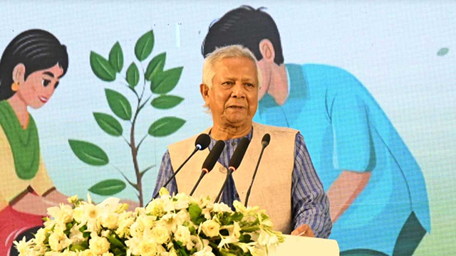 চীন-মৈত্রী সম্মেলন কেন্দ্রে বক্তব্যকালে প্রধান উপদেষ্টা ড. ইউনূস। ছবি : সংগৃহীত