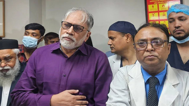 সংবাদ সম্মেলনে প্রধান উপদেষ্টার স্বাস্থ্যবিষয়ক বিশেষ সহকারী অধ্যাপক ডা. মো. সায়েদুর রহমান।