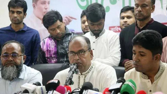 কথা বলছেন শামসুজ্জামান দুদু